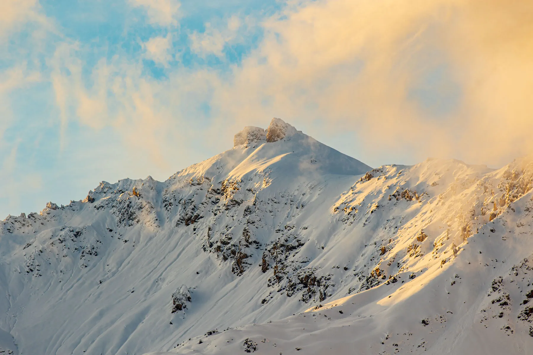 De toppen van Livigno bij zonsopgang